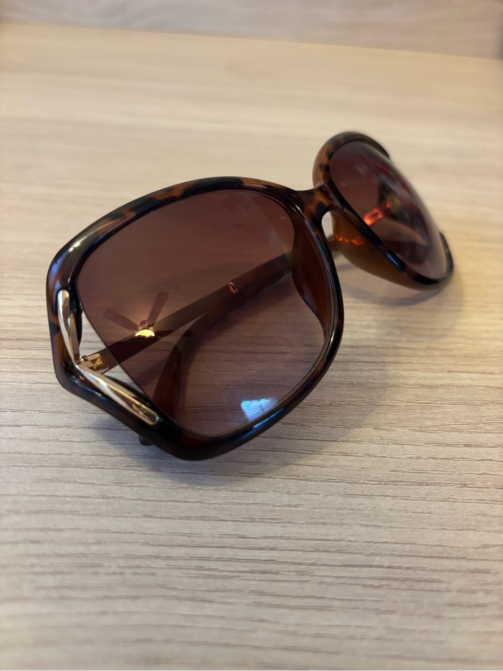 Italian Maxi Sunglasses Adrienne Vittadini Eyewear ✨